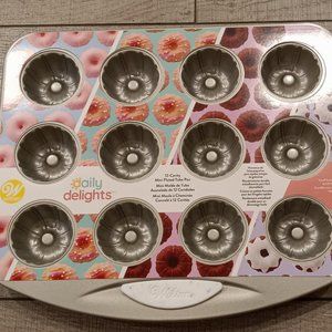 Wilton Daily Delights Mini Fluted Tube Pan - Silver